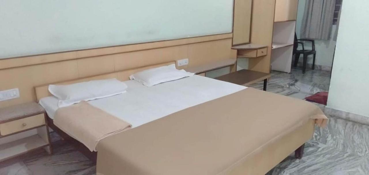 Iroomz Hoysala Residency Bellary Dış mekan fotoğraf