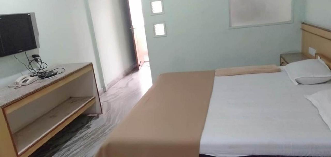 Iroomz Hoysala Residency Bellary Dış mekan fotoğraf
