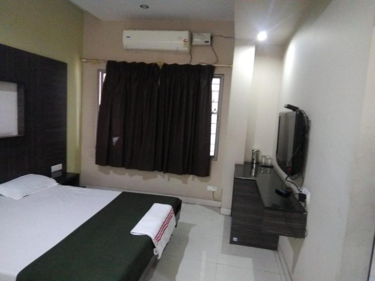 Iroomz Hoysala Residency Bellary Dış mekan fotoğraf